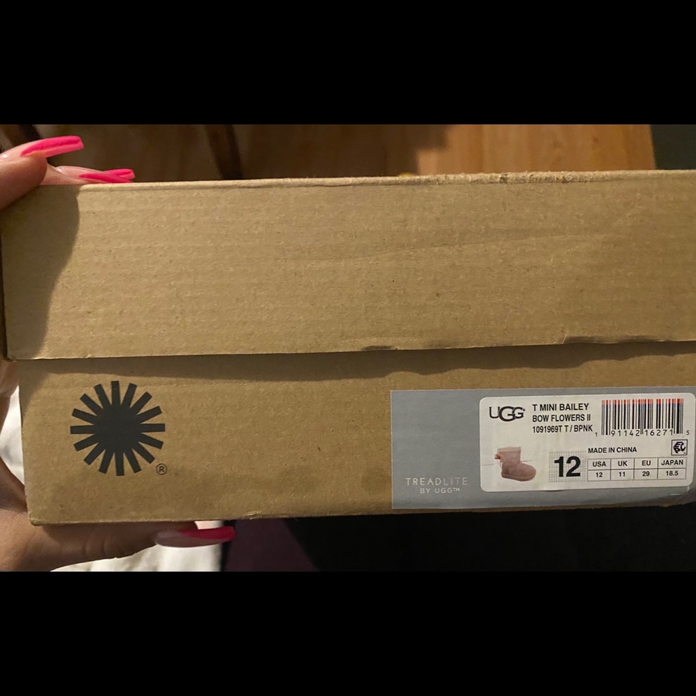 UGG kids boots - Picture 6 of 7